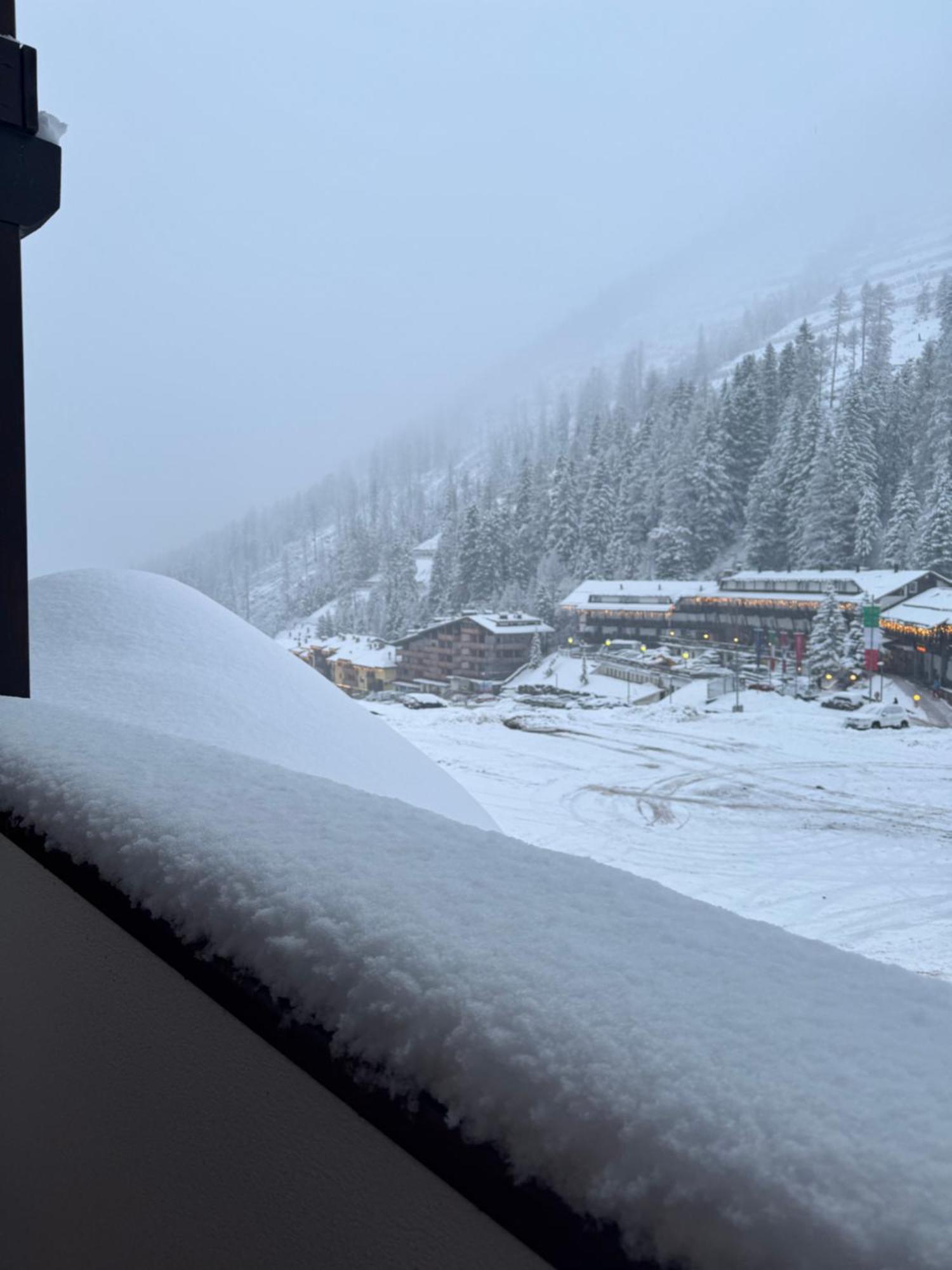Ski Lodge Pampeago เตเซโร ภายนอก รูปภาพ