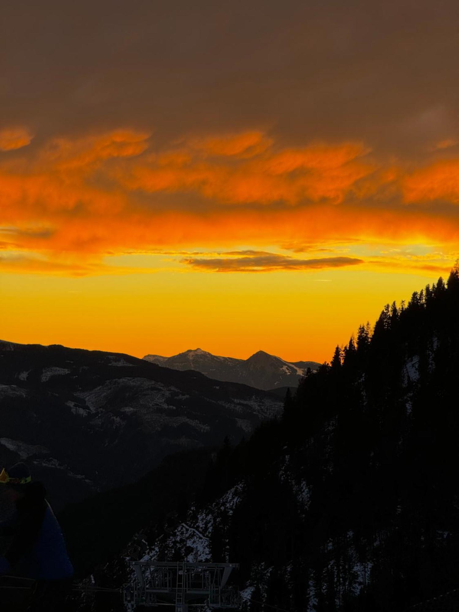 Ski Lodge Pampeago เตเซโร ภายนอก รูปภาพ