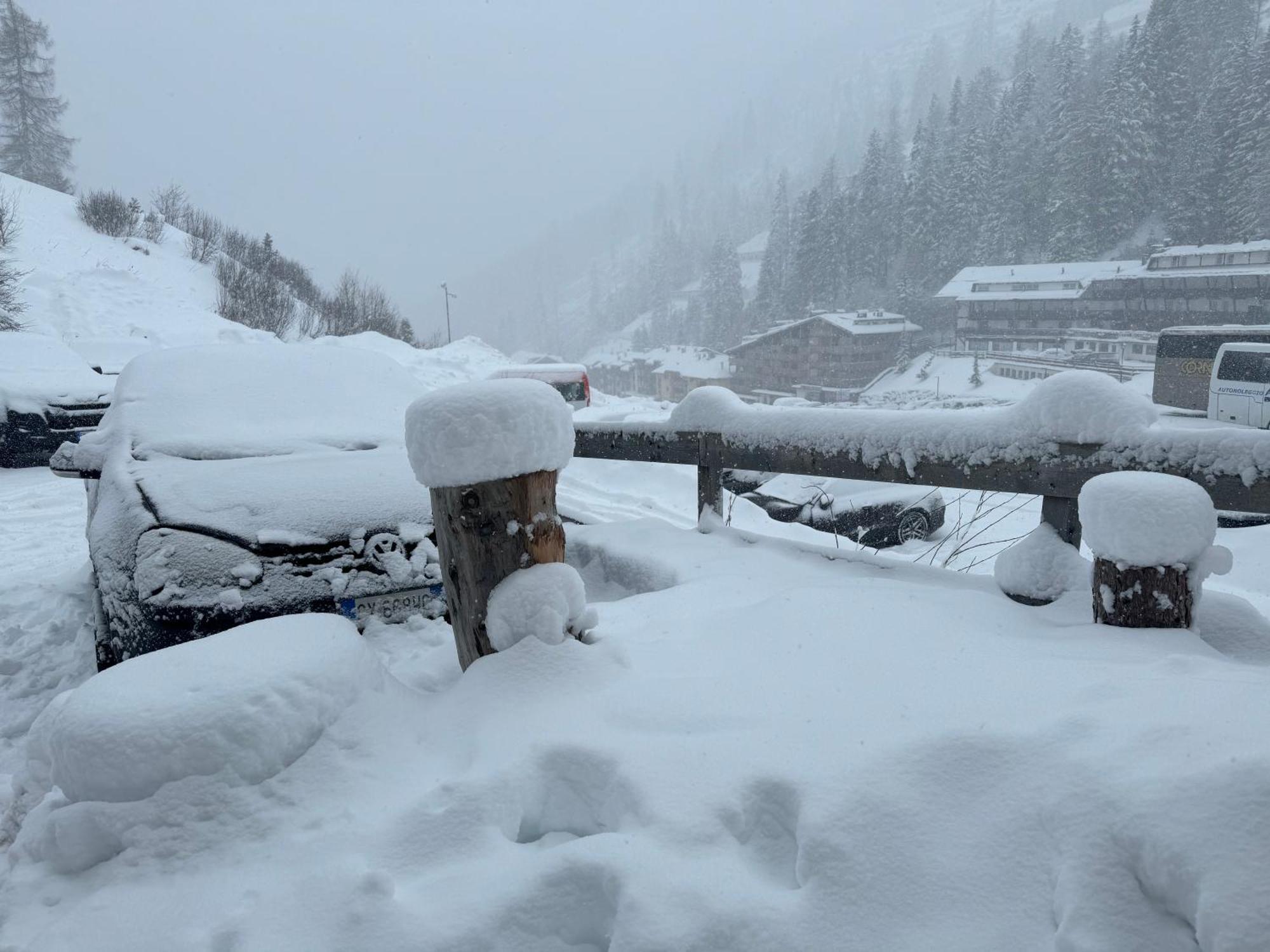 Ski Lodge Pampeago เตเซโร ภายนอก รูปภาพ