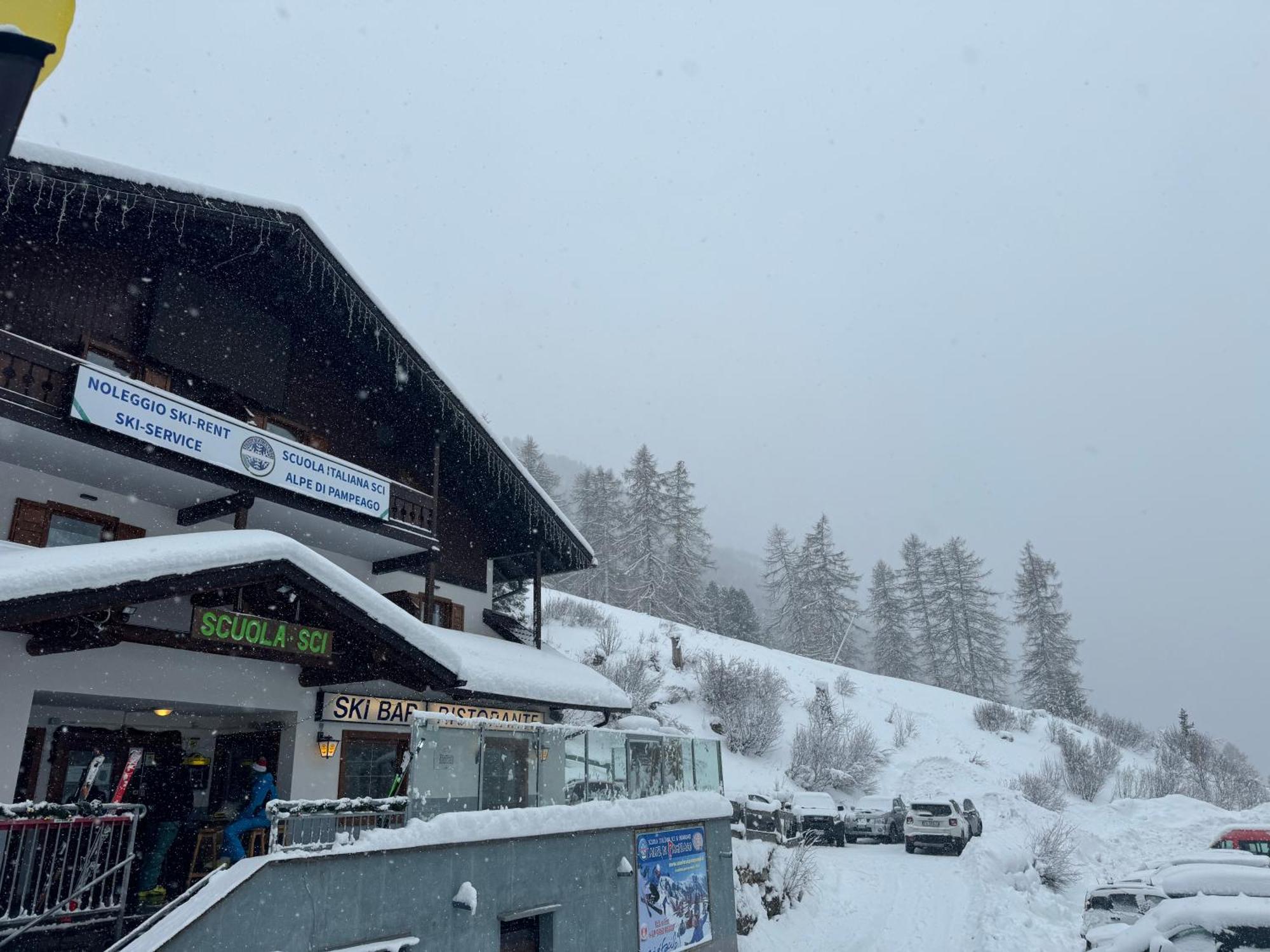 Ski Lodge Pampeago เตเซโร ภายนอก รูปภาพ