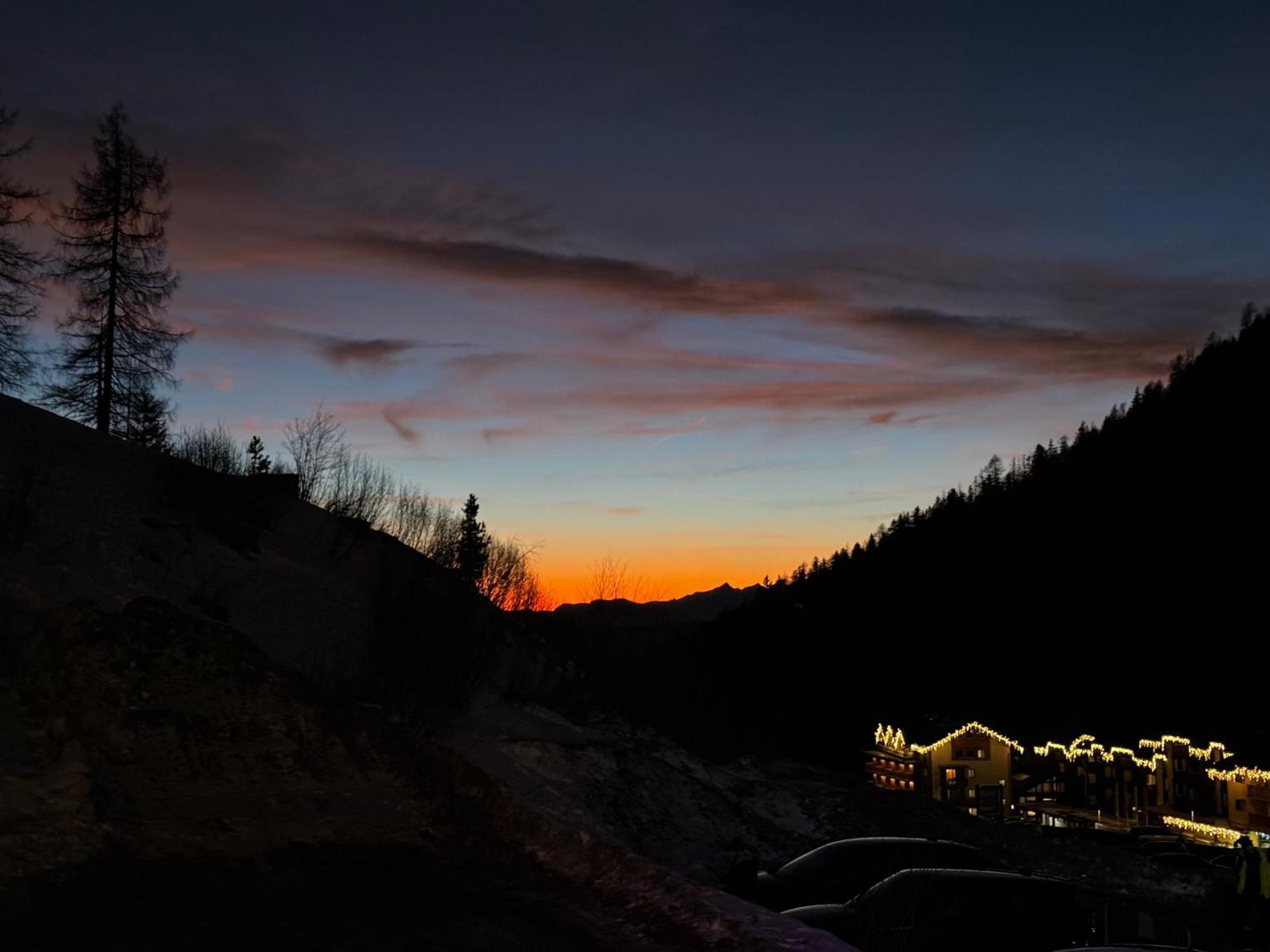 Ski Lodge Pampeago เตเซโร ภายนอก รูปภาพ